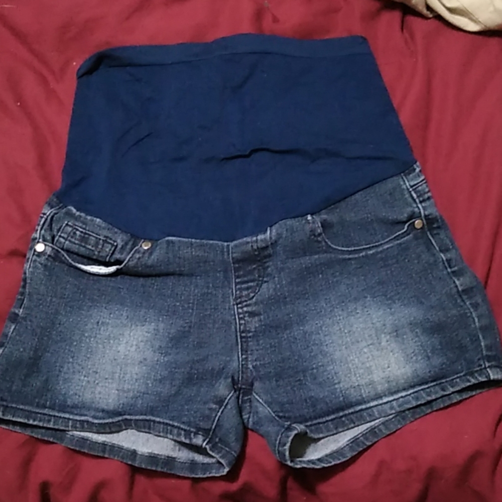 Maternity shorts